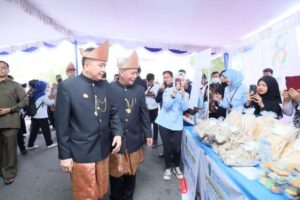Tekan Inflasi Daerah, Pj Gubernur Agus Fatoni Tinjau Langsung Operasi Pasar di Kabupaten OKI