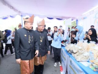 Tekan Inflasi Daerah, Pj Gubernur Agus Fatoni Tinjau Langsung Operasi Pasar di Kabupaten OKI