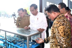 Presiden RI Jokowi Bersama Pj Gubernur Sumsel Agus Fatoni Tinjau SMK Negeri 2 Palembang