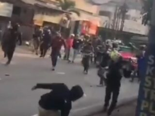 Bentrokan Massa Simpatisan PDIP dan GPK Militan di Muntilan Magelang, 6 Motor Dibakar