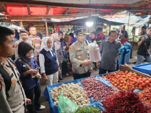 Jelang Nataru Pemkab OKUT Bersama Polres Sidak Pasar
