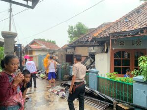 Diduga Korsleting Listrik, Rumah Talang Kerangga Palembang Hangus Terbakar