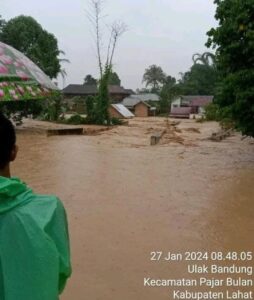 Lahat Diterjang Banjir, Satu Unit Rumah Hanyut