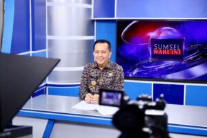 Pj Gubernur Agus Fatoni Jadi Pembawa Berita di TVRI Sumsel