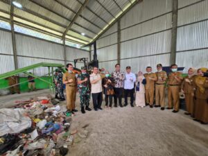 Bukit Asam Serahkan Bantuan Mesin Pemusnah Sampah 