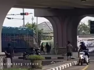 Tiga Pelaku Pemalakan Sopir Mobil Fuso Yang Viral di Bawah Jembatan Fly Over Palembang Dibekuk Polisi