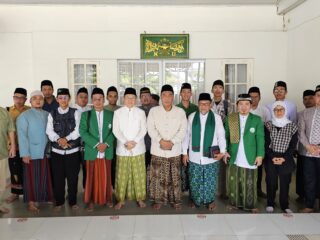 KH Zulfa Mustofa Semangati PCNU Palembang dalam Berkhidmat