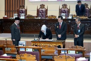 Pj Gubernur Agus Fatoni Hadiri Paripurna Perubahan dan Penambahan Propemperda Inisiatif DPRD dan Usulan Pemprov Sumsel