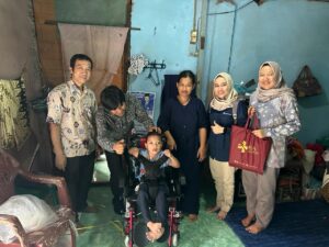 Berikan Kursi Roda Adaptif, Bukit Asam Datangi Langsung Anak-anak Cerebral Palsy