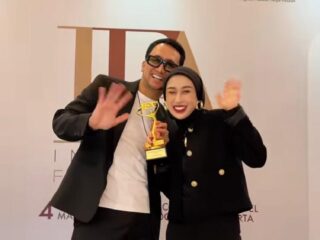 Reza Gladys dan Dr. Attaubah Mufid Meraih Penghargaan The Best Couple Preneur Aesthetic 2024