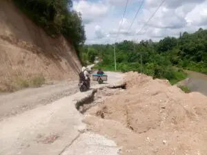 Miris, Akses Jalan Penghubung Antara Kecamatan Mekakau Ilir dan Pulau Beringin Terancam Putus