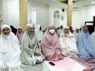 Sinergitas bersama Kajati Sumsel, Ketua DPRD Sumsel Salat Berjamaah di Masjid Al Adli
