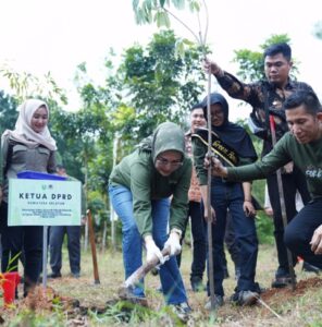 Ketua DPRD Sumsel Hadiri Kegiatan Penanaman Pohon Serentak
