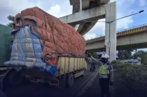 Ada Kecelakaan, Puluhan Kendaraan Jenis Truk Over Dimension dan Over Lading Terjaring Razia Satlantas Polrestabes Palembang